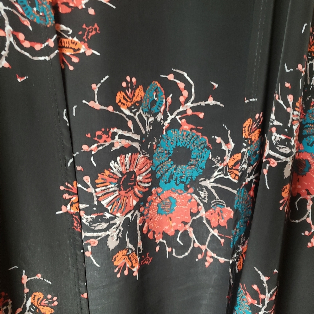 Lularoe Daphne Overlay - Picture 4 of 4